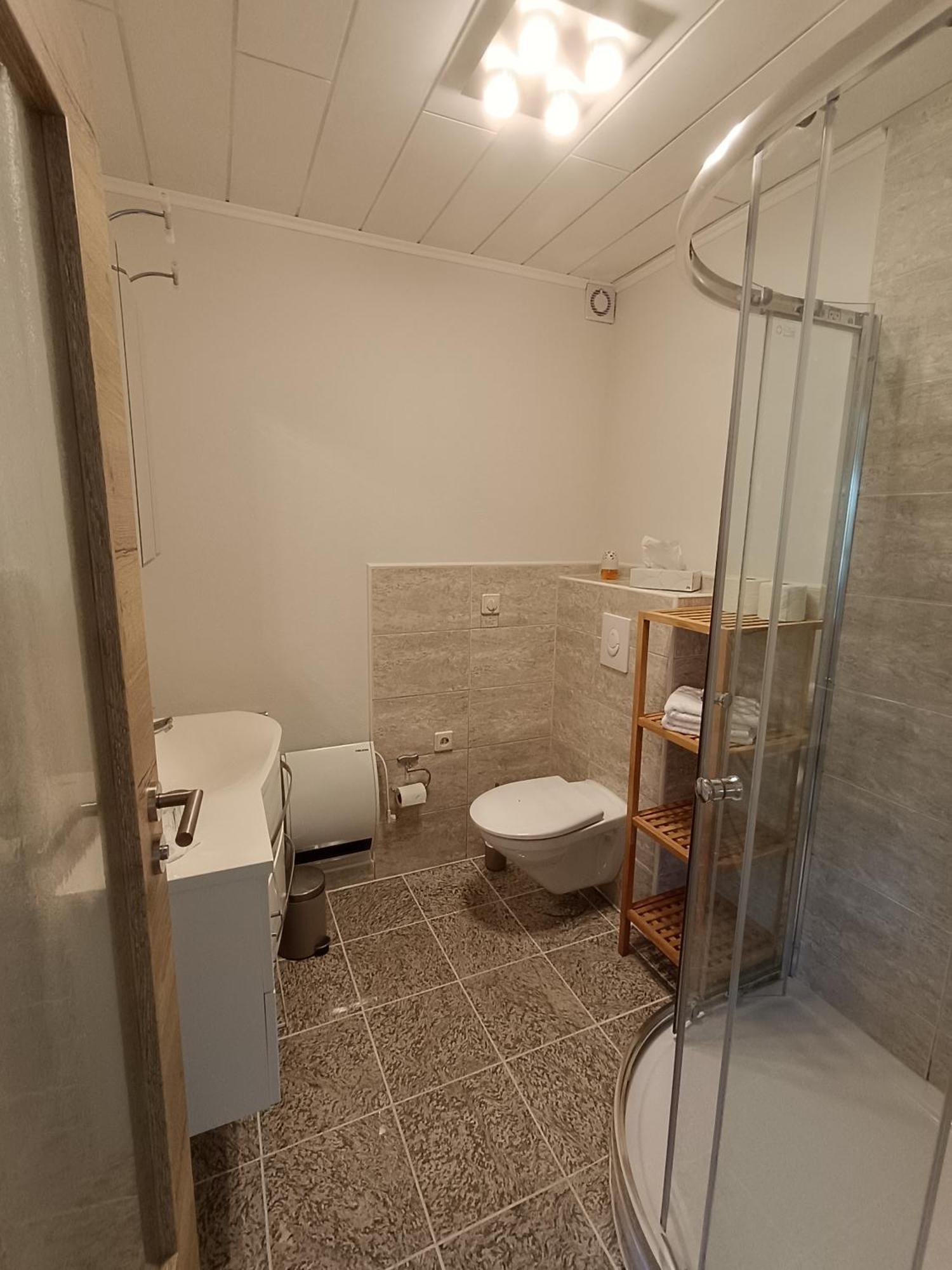 Moselferienweingut Schaefer Apartment Wintrich Room photo
